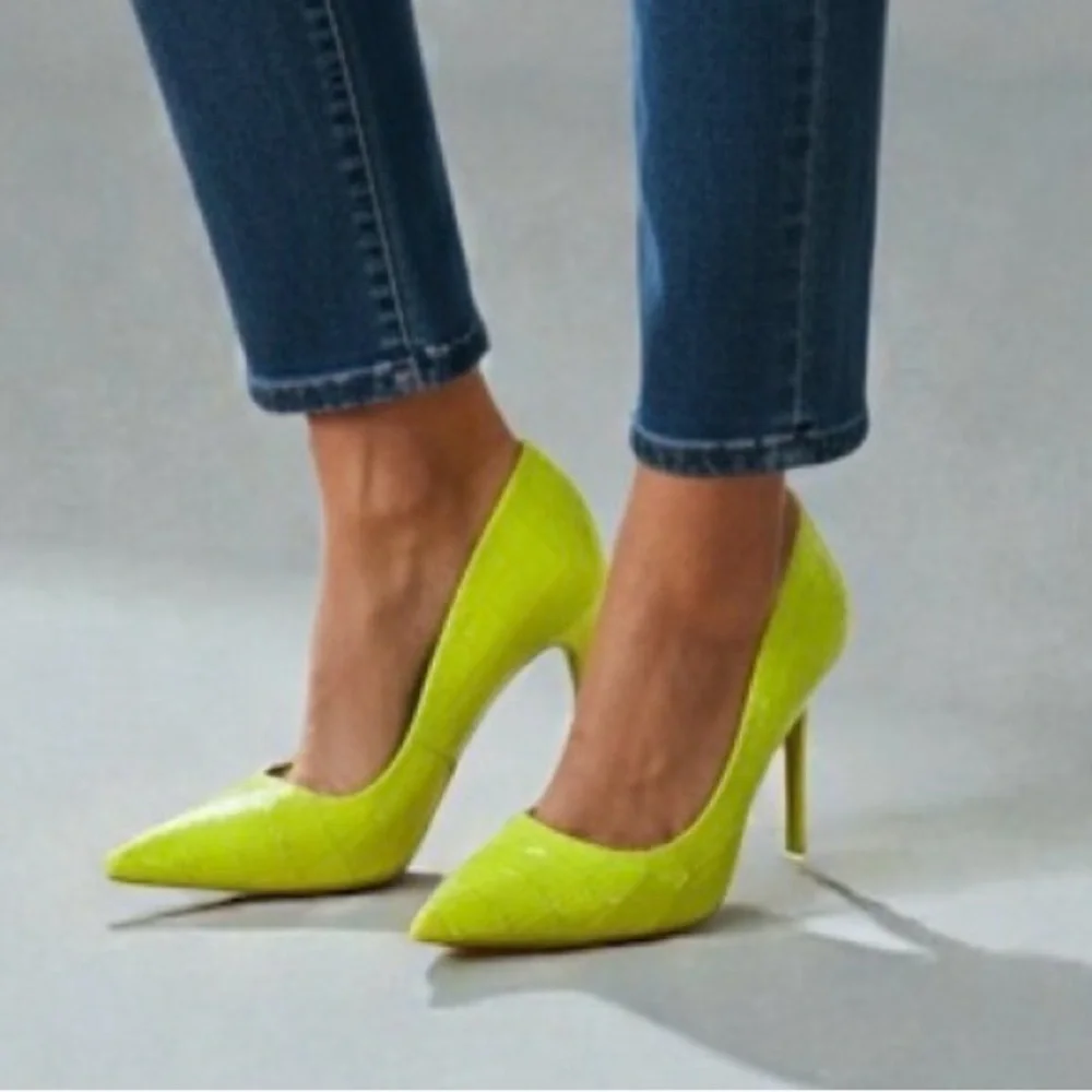 Steve Madden Vala-C neon yellow crocodile-embossed pumps - Picture 1 of 11